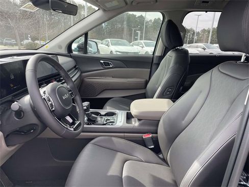 New 2026 Kia Carnival EX image 3