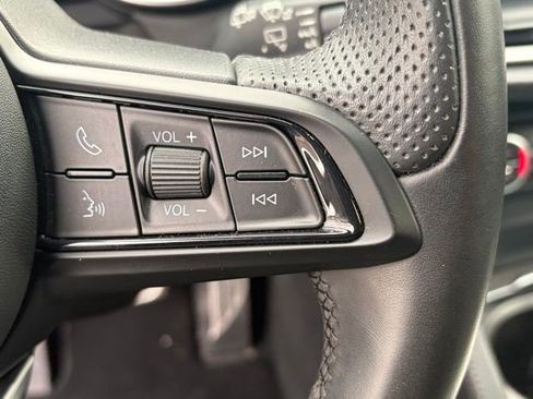 Used 2023 Alfa Romeo Stelvio Ti image 25