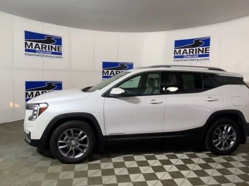 Certified 2024 GMC Terrain SLT w/ Infotainment Package II image 7