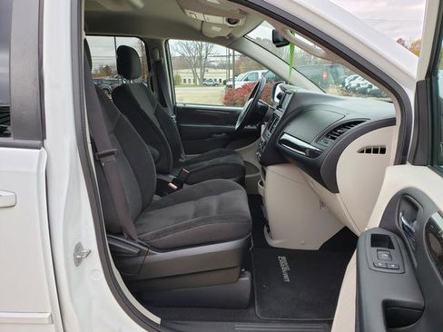 Used 2017 Dodge Grand Caravan SE w/ Power Window Group image 17