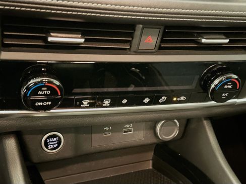 Used 2023 Nissan Rogue SV image 23