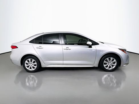 Used 2020 Toyota Corolla LE image 3
