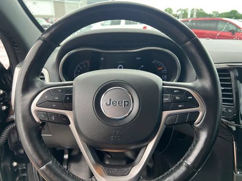 Certified 2022 Jeep Grand Cherokee Laredo X AWD/4WD image 15