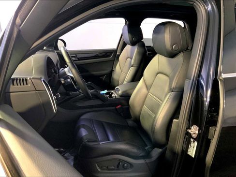 Certified 2022 Porsche Cayenne image 5