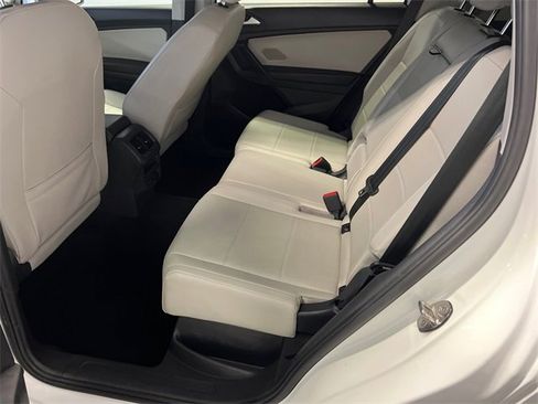 Used 2021 Volkswagen Tiguan SE image 16