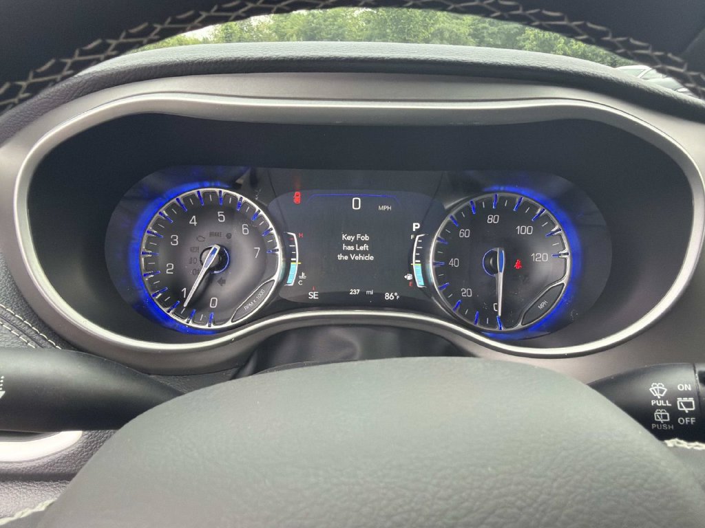 New 2027 Chrysler Pacifica Select AWD/4WD image 12
