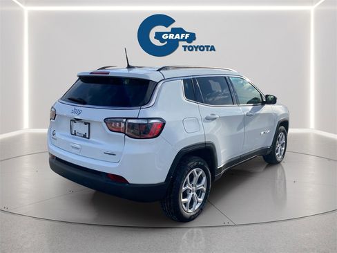 Used 2024 Jeep Compass Latitude image 15