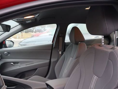 Used 2023 Hyundai Elantra SEL image 8