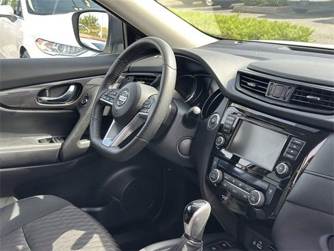 Used 2019 Nissan Rogue SV w/ Premium Package image 32
