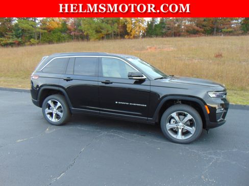 New 2025 Jeep Grand Cherokee Limited RWD image 12