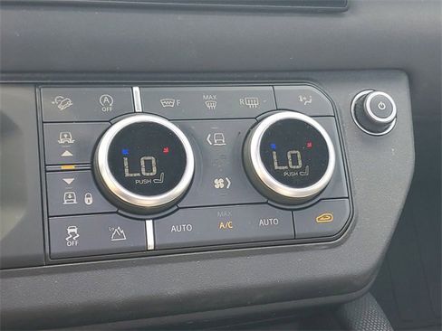 Used 2023 Land Rover Defender 110 75th Limited Edition image 31