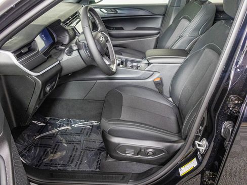 New 2025 Jeep Grand Cherokee L Laredo w/ Luxury Tech Group I image 15