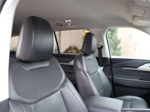 Used 2025 Ford Explorer Active w/ Active Comfort Package AWD/4WD image 9
