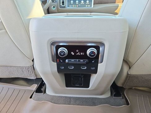 Used 2021 GMC Yukon XL Denali w/ Denali Premium Package image 34
