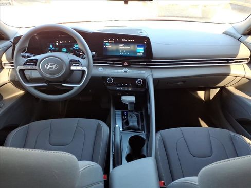 Used 2024 Hyundai Elantra SEL image 21