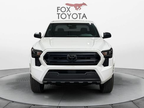 Used 2025 Toyota Tacoma SR w/ SR Upgrade Package AWD/4WD image 8
