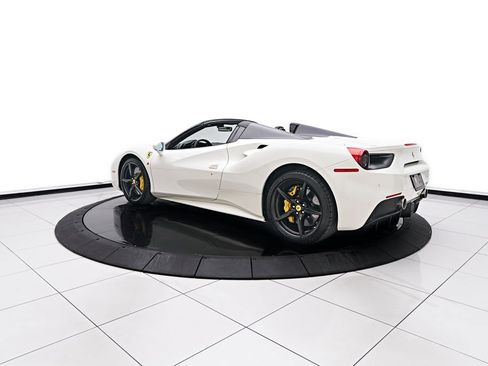 Used 2019 Ferrari 488 Spider RWD image 10