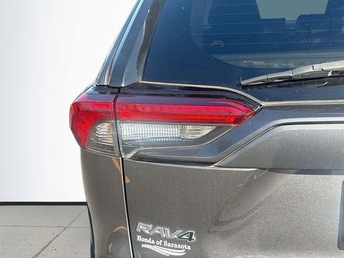 Used 2022 Toyota RAV4 XLE image 18