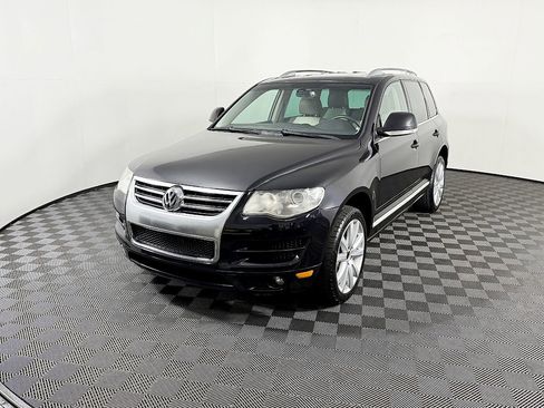 Used 2010 Volkswagen Touareg V6 image 2