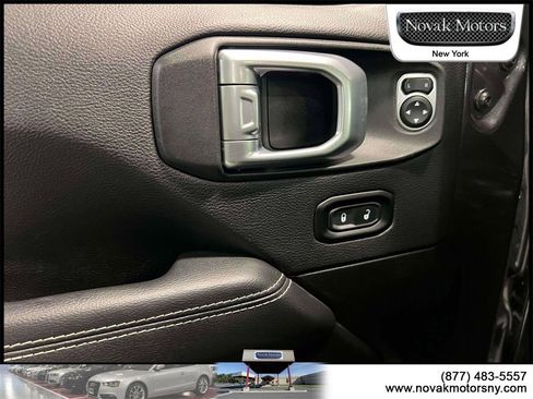 Used 2022 Jeep Wrangler Unlimited Sahara w/ Cold Weather Group image 17