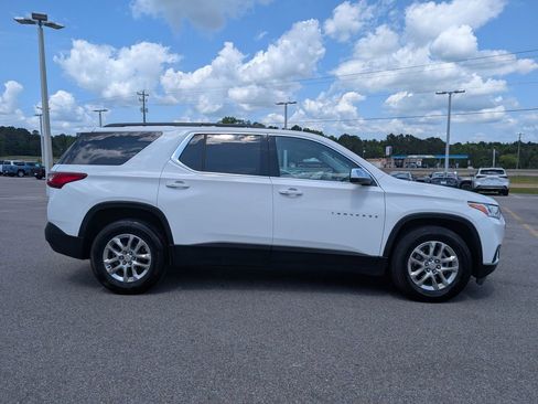 Used 2021 Chevrolet Traverse LT w/ LPO, Floor Liner Package image 6