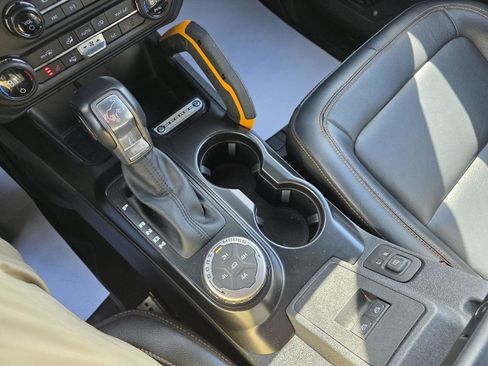 Used 2023 Ford Bronco Badlands image 16