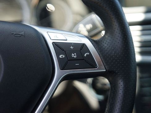 Used 2013 Mercedes-Benz E 350 Sedan image 24
