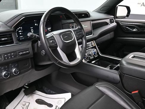 Used 2023 GMC Yukon XL Denali AWD/4WD image 14