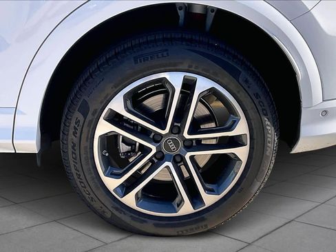 Certified 2025 Audi Q5 Premium w/ Convenience Package image 10