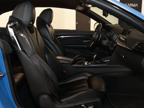 Used 2018 BMW M4 Convertible image 16