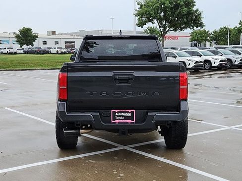 Certified 2025 Toyota Tacoma SR5 AWD/4WD image 7