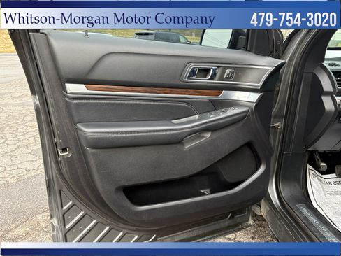 Used 2019 Ford Explorer Limited w/ Ford Safe & Smart Package image 17