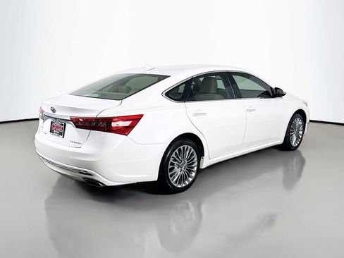 Used 2018 Toyota Avalon Limited image 5