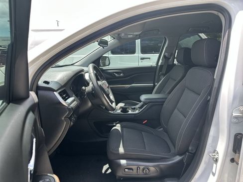 Used 2021 GMC Acadia SLE w/ Driver Convenience Package FWD image 2
