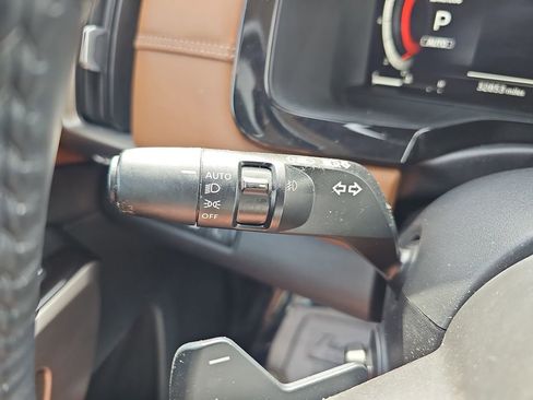 Used 2023 Nissan Pathfinder Platinum w/ Cargo Package AWD/4WD image 32