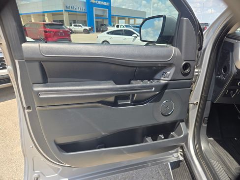 Used 2022 Ford Expedition XLT RWD image 12