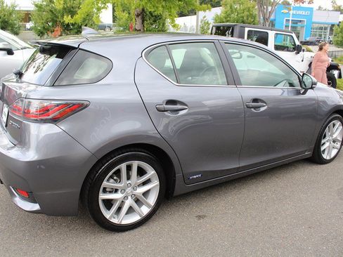 Used 2017 Lexus CT 200h w/ Navigation System Package FWD image 5