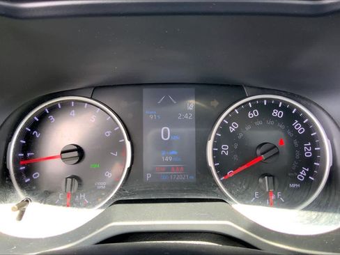 Used 2021 Toyota RAV4 XLE FWD image 25