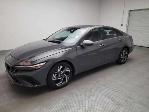 Used 2025 Hyundai Elantra SEL image 2