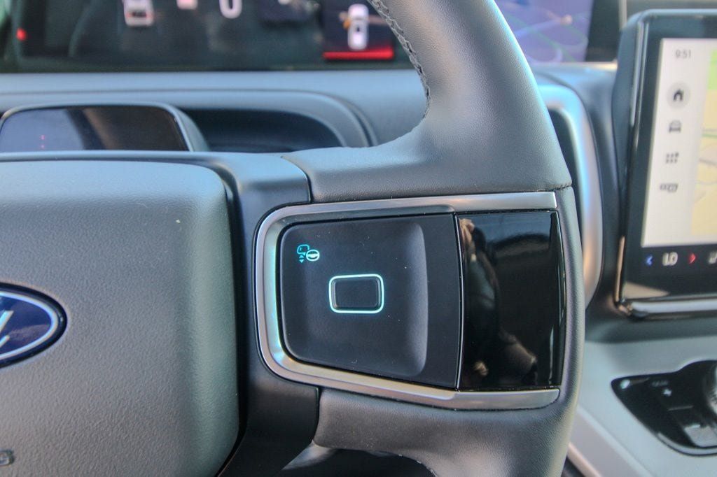 Used 2025 Ford Expedition Active AWD/4WD image 23
