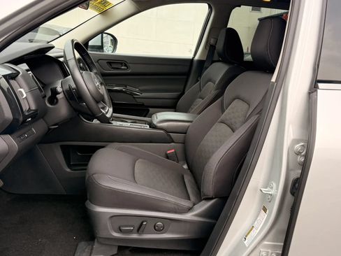Used 2024 Nissan Pathfinder SV FWD image 12