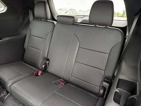 Used 2025 Buick Enclave Sport Touring w/ Super Cruise Package FWD image 22