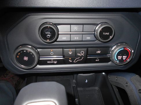 New 2025 Ford Bronco Badlands w/ Sasquatch Package image 38