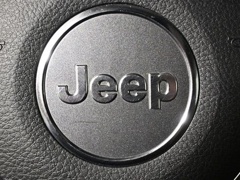 Used 2017 Jeep Wrangler Unlimited Rubicon w/ Max Tow Package AWD/4WD image 33
