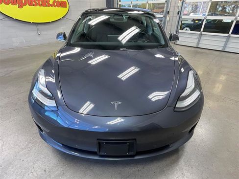 Used 2018 Tesla Model 3 Long Range image 8
