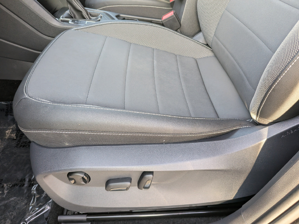 Certified 2024 Volkswagen Taos SE FWD image 18