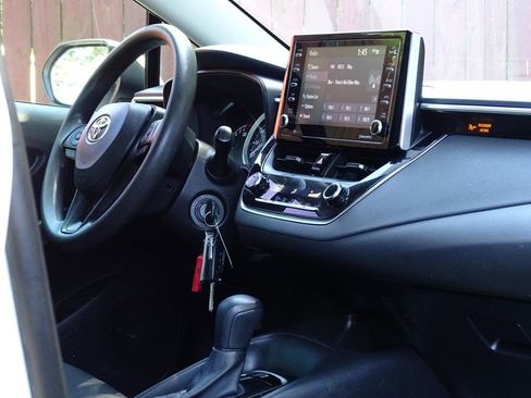 Used 2021 Toyota Corolla LE FWD image 37