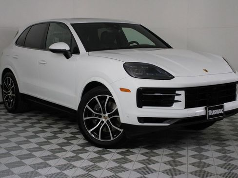 Certified 2025 Porsche Cayenne image 9