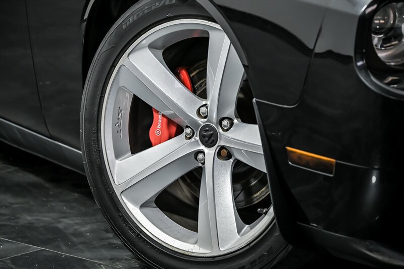 Used 2010 Dodge Challenger SRT8 RWD image 3