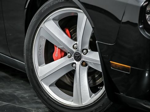 Used 2010 Dodge Challenger SRT8 RWD image 3